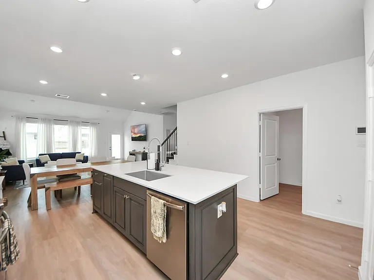 4946 Sky Bluff Dr — Photo 11