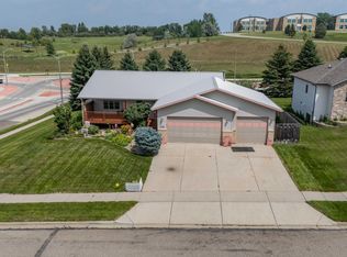 4432 Overland Rd, Bismarck, ND 58503