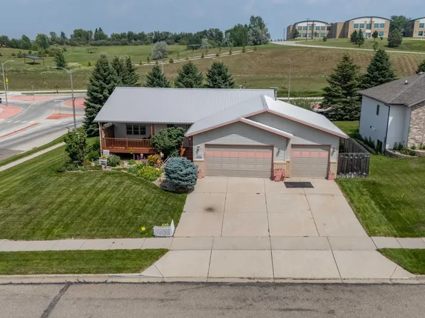 4432 Overland Rd, Bismarck, ND 58503