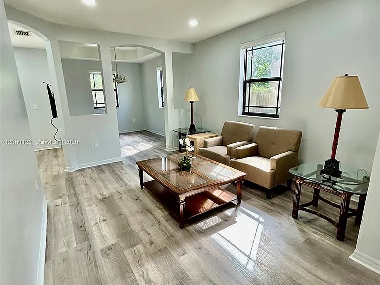 607 NE 35th Ave #607 — Photo 6