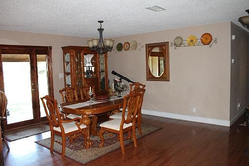 4th image of 835 County Road 2733