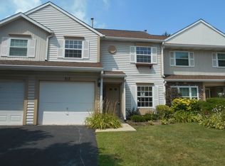517 Ascot Ln, Streamwood, IL