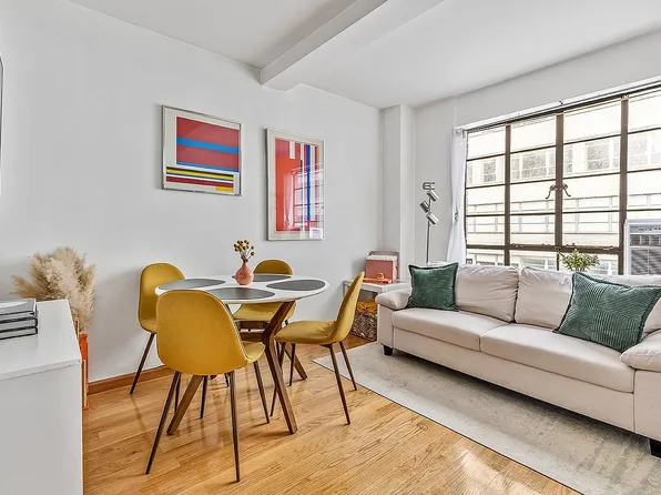 140 E 40th St APT 9D, New York, NY 10016