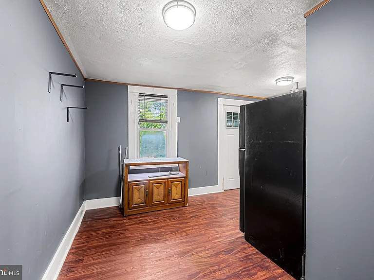 3727 Milford Ave — Photo 4