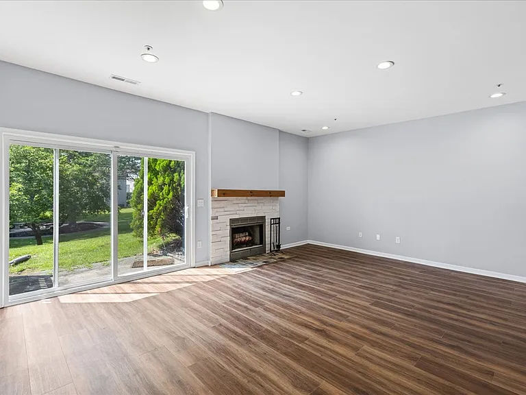 1314 Chanticleer Cherry — Photo 12