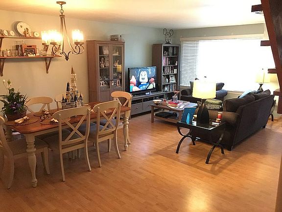3rd image of 18 Belmar Dr E