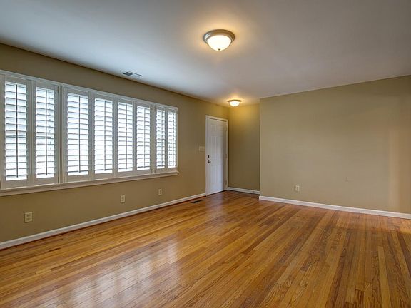 5th image of 926 Martinwood Cir