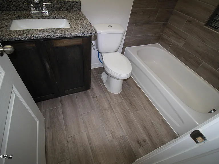 620 Adrian Arellano St W — Photo 60
