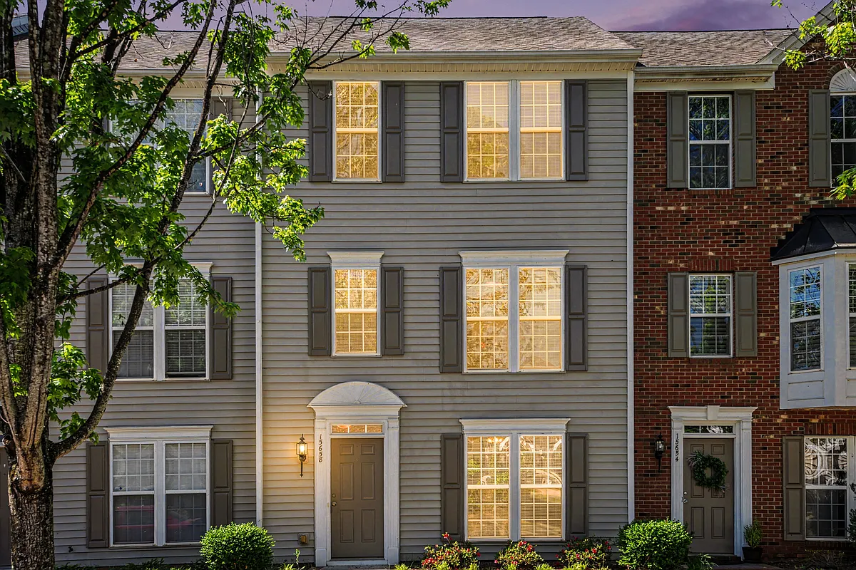 Building Photo - 15658 King Louis Ct
