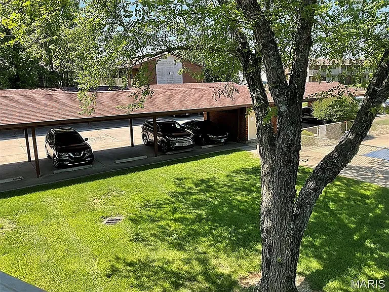 220 Suppiger Ln — Photo 11