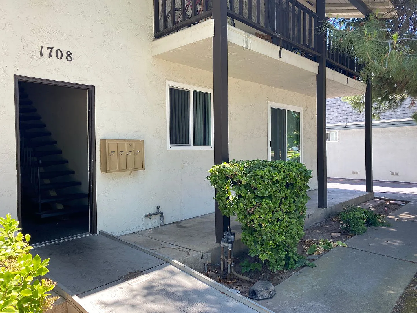 0239 - Ross Fourplex — Photo 2