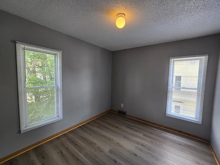 519 Baltimore St — Photo 18