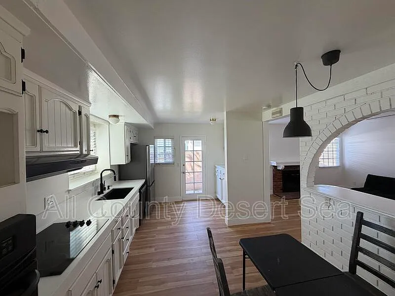 4 bed, 2.0 bath, 1592 sqft, $4,995 — Photo 3