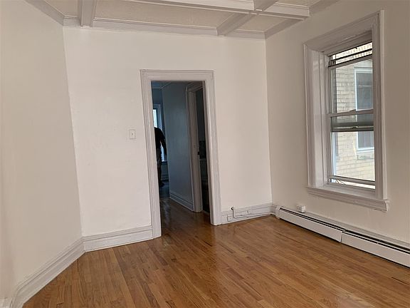 4th image of 107 Baldwin Ave APT 2R
