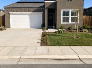1027 Deerhorn Dr W, Madera, CA 93636