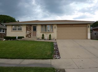 515 Flint Trl, Carol Stream, IL 60188