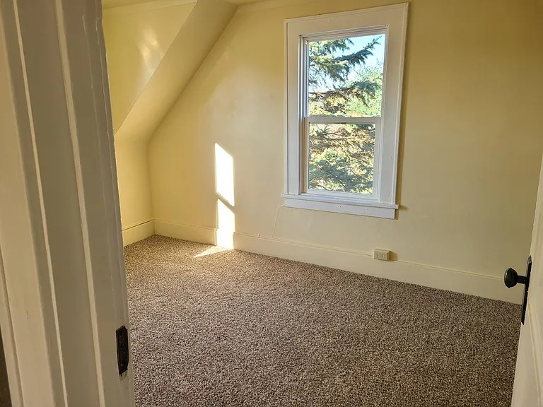 1121 Diamond Ave — Photo 14