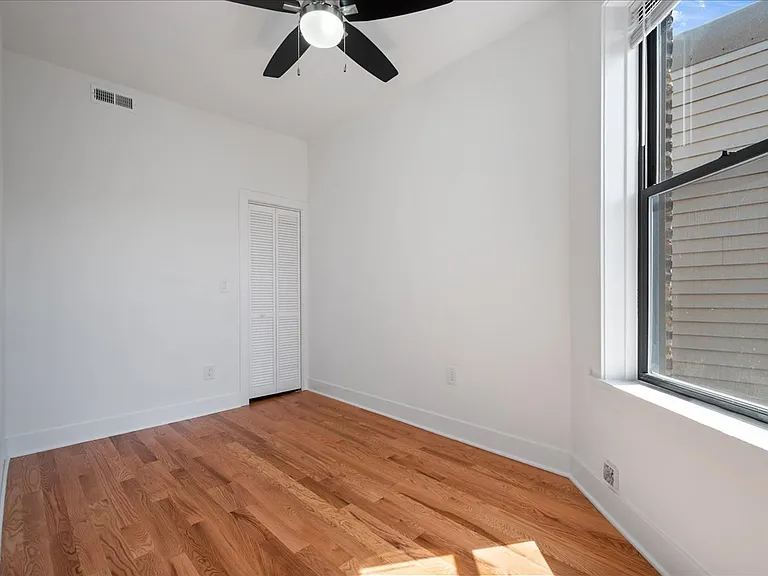 2345 W Iowa St #3 — Photo 6