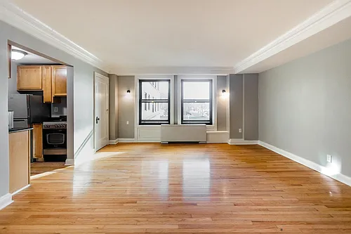 15 E Kirby St Photo 1
