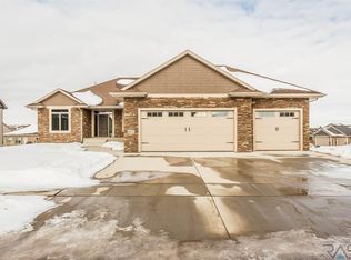 6612 E Steamboat Trl, Sioux Falls, SD 57110