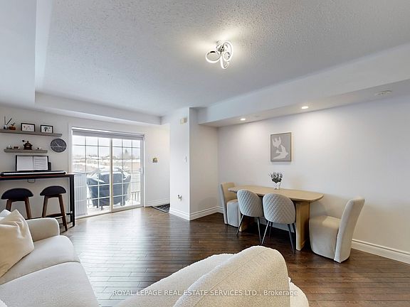 3rd image of 158 Kingston Rd W