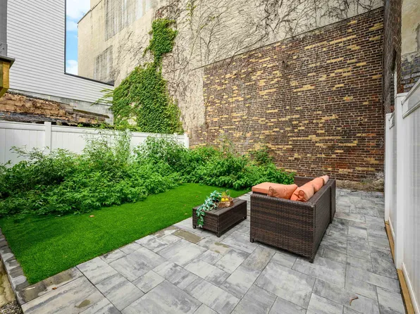 70 Bowers Street image 26 of 35