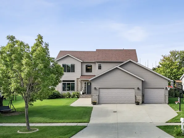 3322 46th Ave S, Fargo, ND 58104