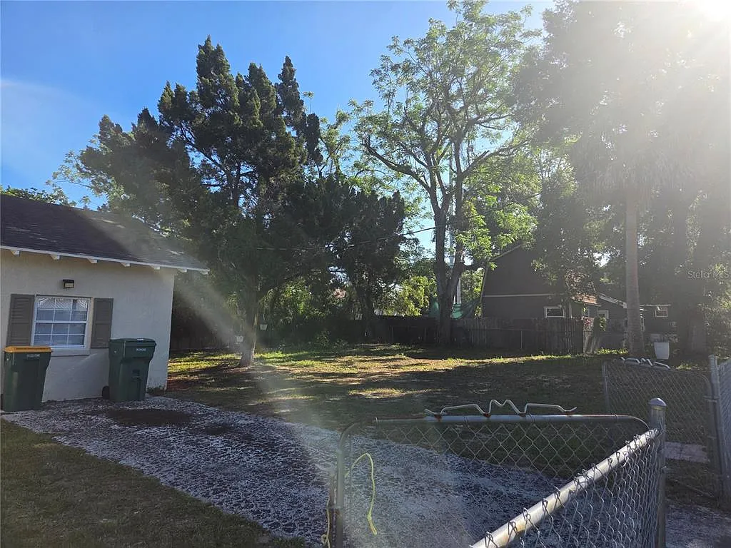 3 bed, 2.0 bath, 1200 sqft, $1,800 — Photo 3