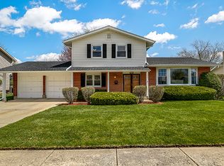 451 N Winston Dr, Palatine, IL 60074
