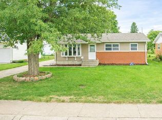 1007 Maberly St, Holdrege, NE 68949