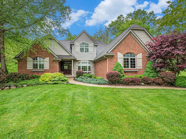 10355 Deer Ridge Trl, Holly, MI 48442