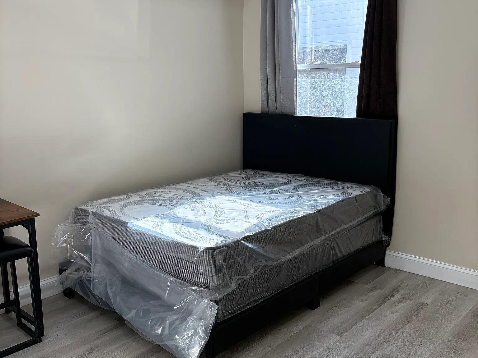 1032 Grove St — Photo 3