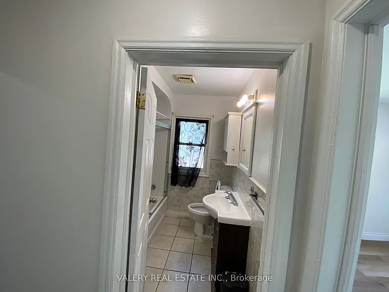 374 Edmonton St #MAIN — Photo 31