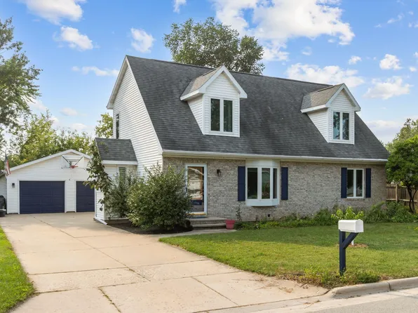 2345 Brantwood Dr, Neenah, WI 54956