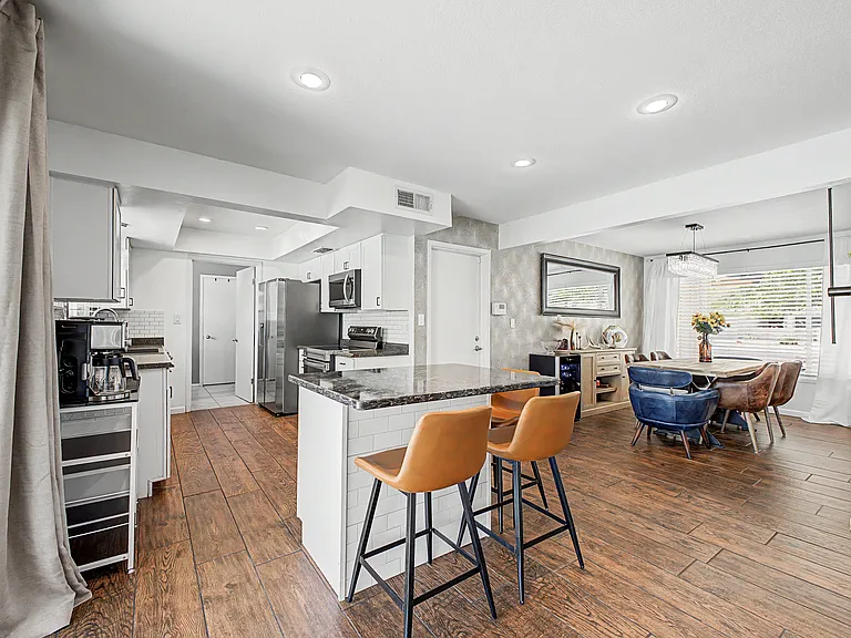 1958 E Laguna Dr — Photo 12