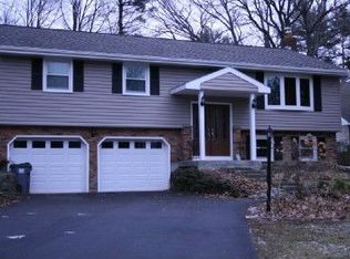 17 Vandenburg Ln, Latham, NY 12110
