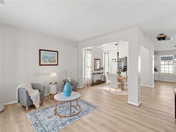 3rd image of 1405 Elder St