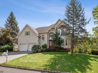 27 Wingate Way, Green Brook, NJ 08812