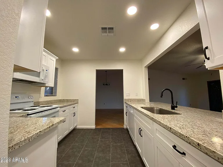1913 N Bullmoose Dr — Photo 6