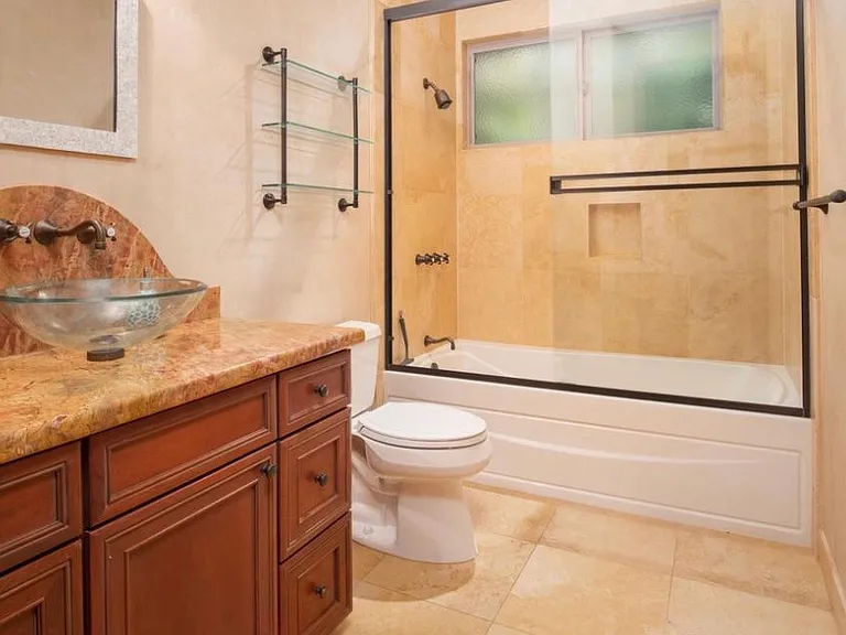 111 Ponana St — Photo 2