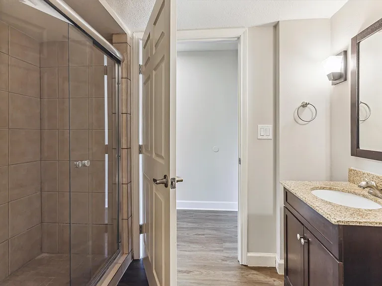 1107 Country Place Dr — Photo 15