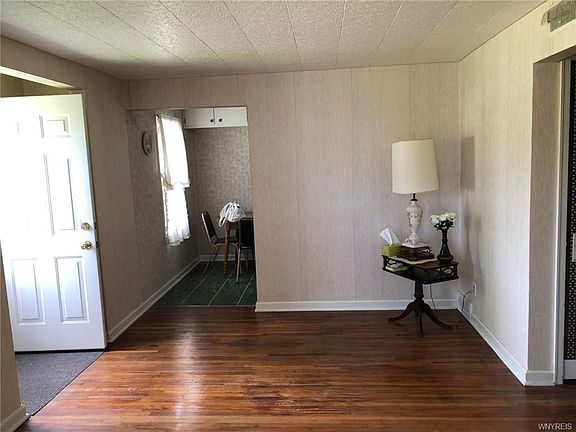 3rd image of 289 East Ave