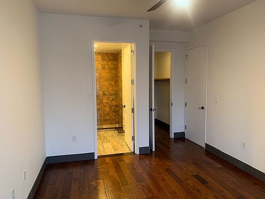 4th image of 42-60 Crescent St #8E