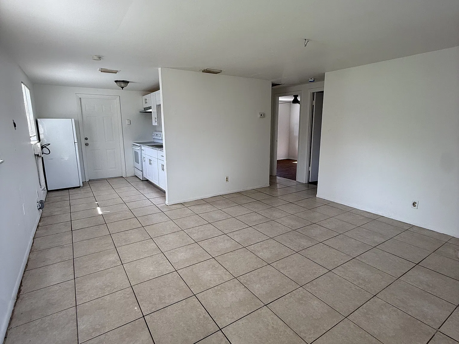 3 bed, 800 sqft, $1,495 — Photo 3