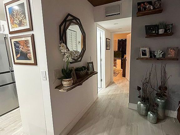 3rd image of 851 SE 22nd Ave APT 2
