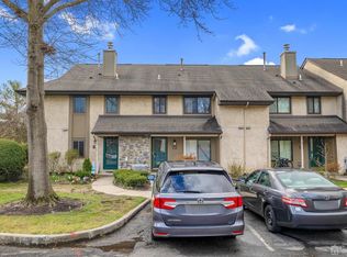 127 Hampshire Dr, Plainsboro, NJ 08536