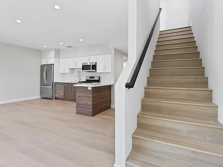 761 Cerro Gordo Ave — Photo 5