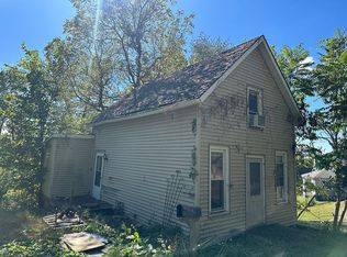 107 Milwaukee St, Savanna, IL 61074