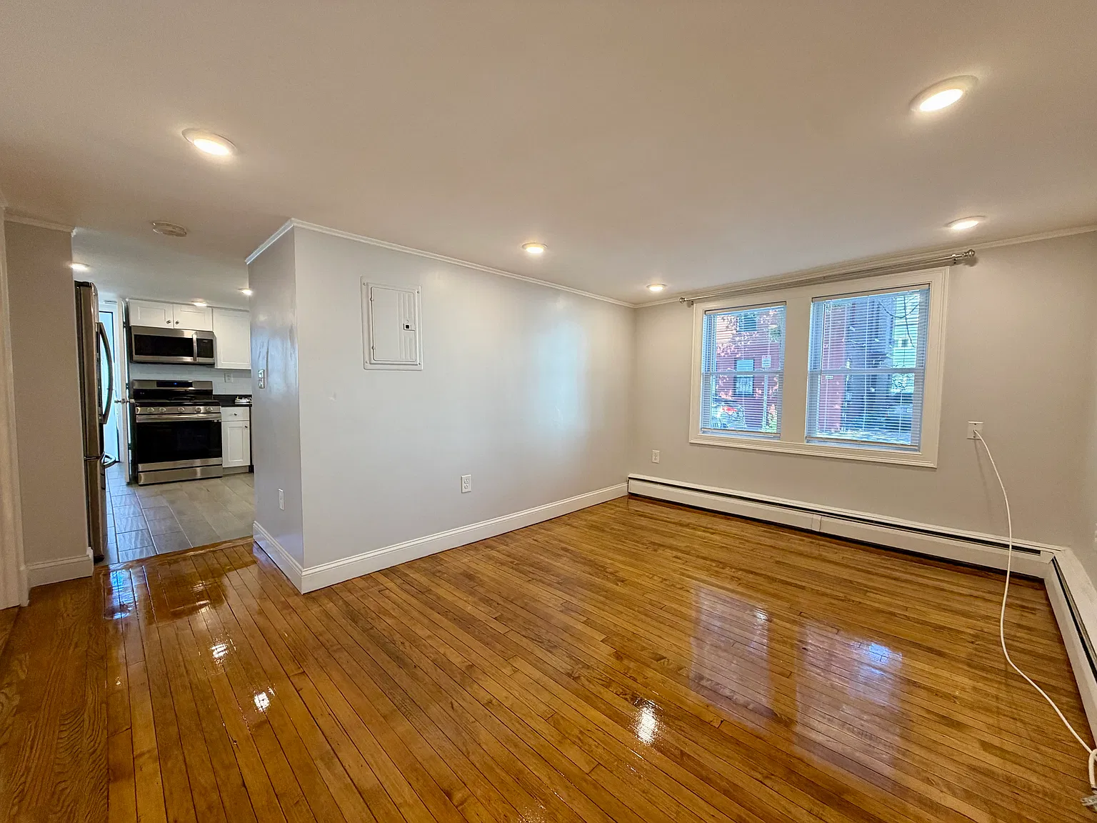 2 bed, 900 sqft, $3,200 — Photo 4