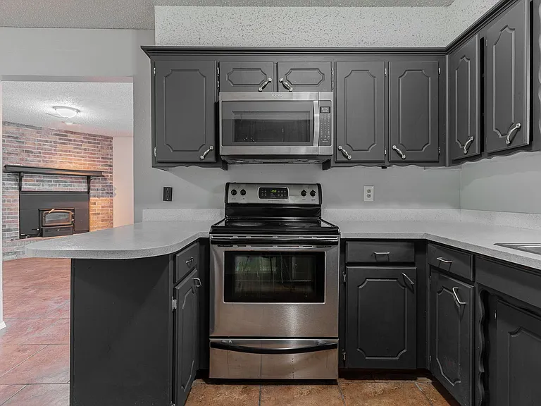821 Peregrine Dr — Photo 18